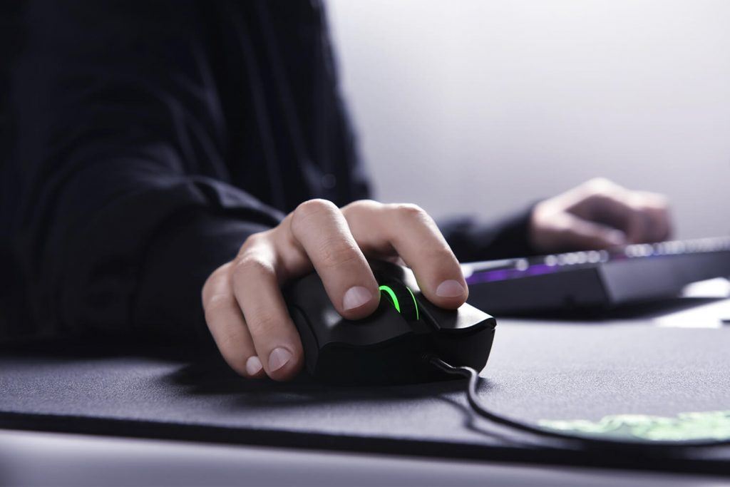 razer deathadder elite vs essential